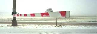 Figure 10-23 : Vertical Swing Arm Traffic Gate (Closed Position)